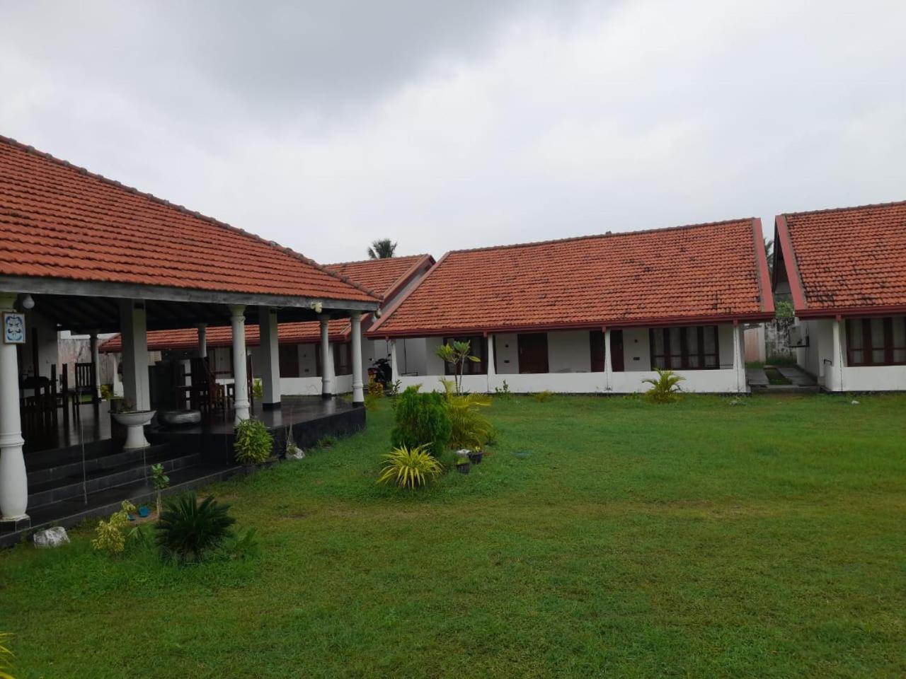 Blu Marine Nilaveli Hotell Trincomalee Eksteriør bilde