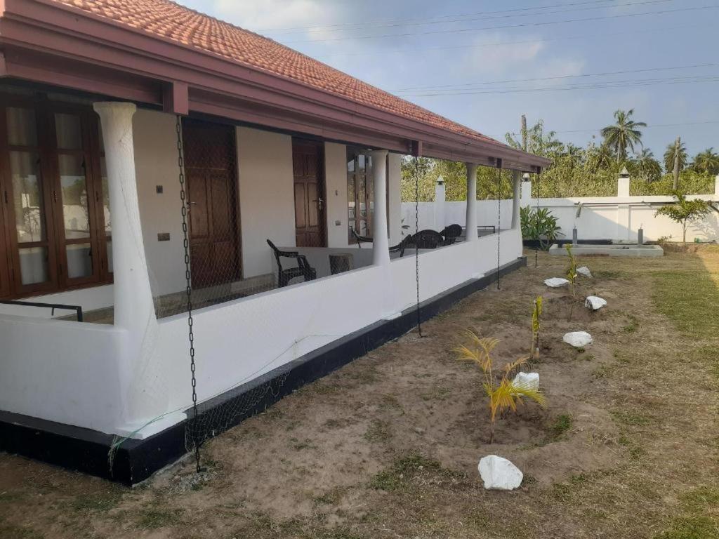 Blu Marine Nilaveli Hotell Trincomalee Eksteriør bilde